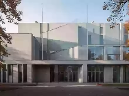 Moderne, minimalistische Architektur eines Regierungsgebäudes in Berlin bei Tageslicht. - Foto: über boerse-global.de