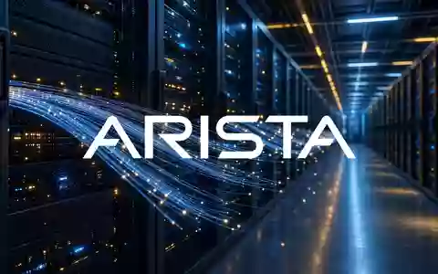 Abstrakte Darstellung moderner Rechenzentrums-Infrastruktur mit blau leuchtenden Glasfaserkabeln und Server-Technologie. - Foto: über boerse-global.de