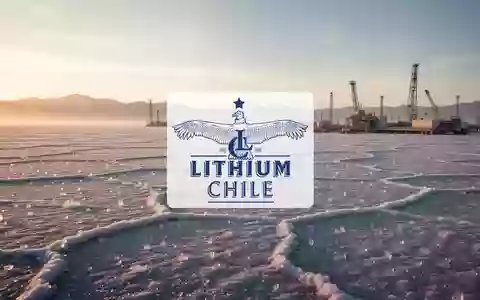 Weite, kristalline Salzpfanne in der Abendsonne, symbolisch für den Lithium-Sektor. - Foto: über boerse-global.de