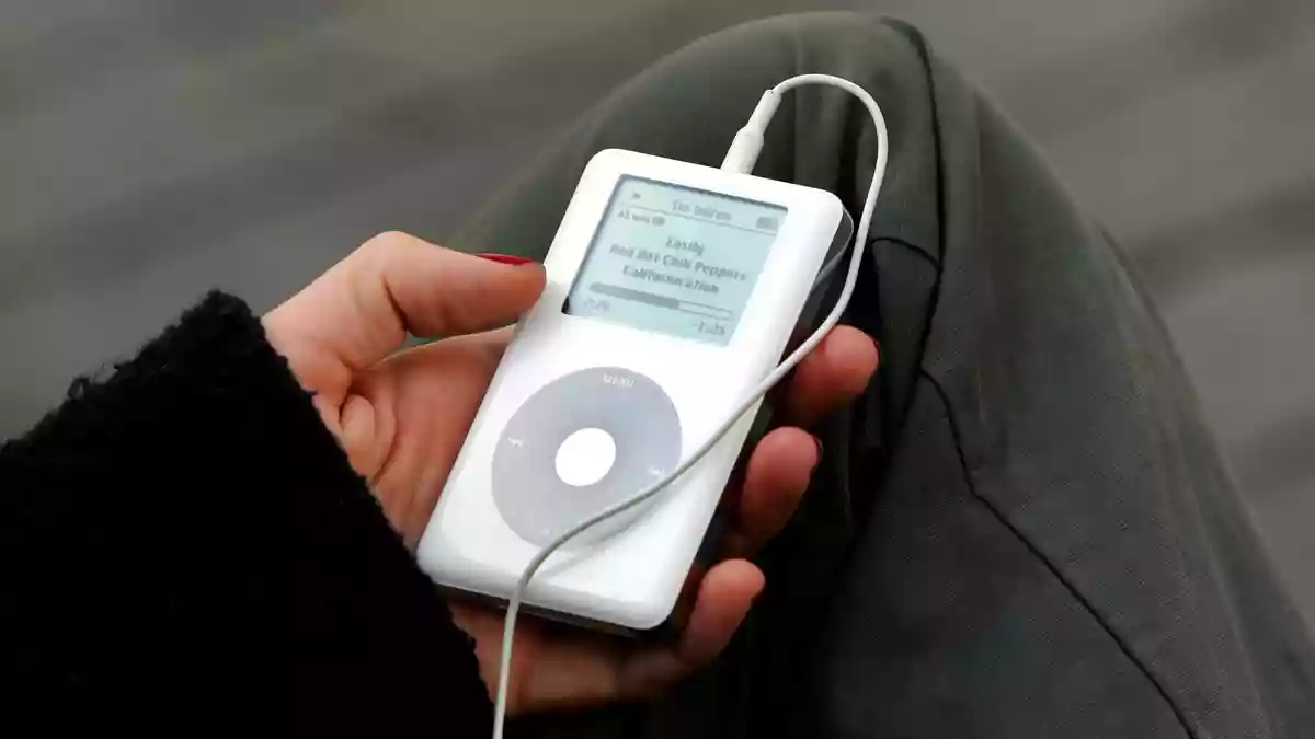 Mit 1.000 Songs auf einer Festplatte ließ der iPod ganze Musiksammlungen mitnehmen. (Archivbild) - Bild: picture alliance / dpa