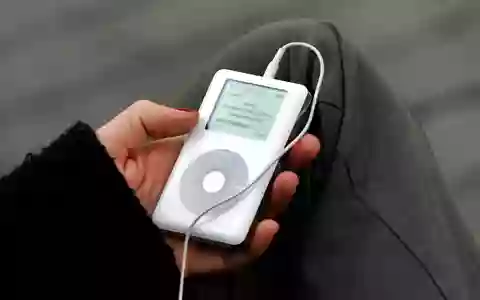 Mit 1.000 Songs auf einer Festplatte ließ der iPod ganze Musiksammlungen mitnehmen. (Archivbild) - Foto: picture alliance / dpa