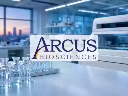 Modernes biotechnologisches Labor mit wissenschaftlichen Geräten und atmosphärischer Beleuchtung. - Foto: über boerse-global.de