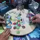 Gemeinsames analoges Spielen ist gefragt. - Bild: Oliver Berg/dpa