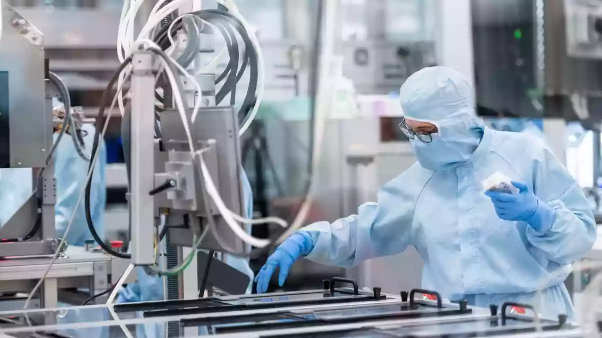 Der Finanzinvestor EGT hat ein Angebot für den Diagnostikkonzern Qiagen vorgelegt (Archivbild) - Bild: Fabian Strauch/dpa