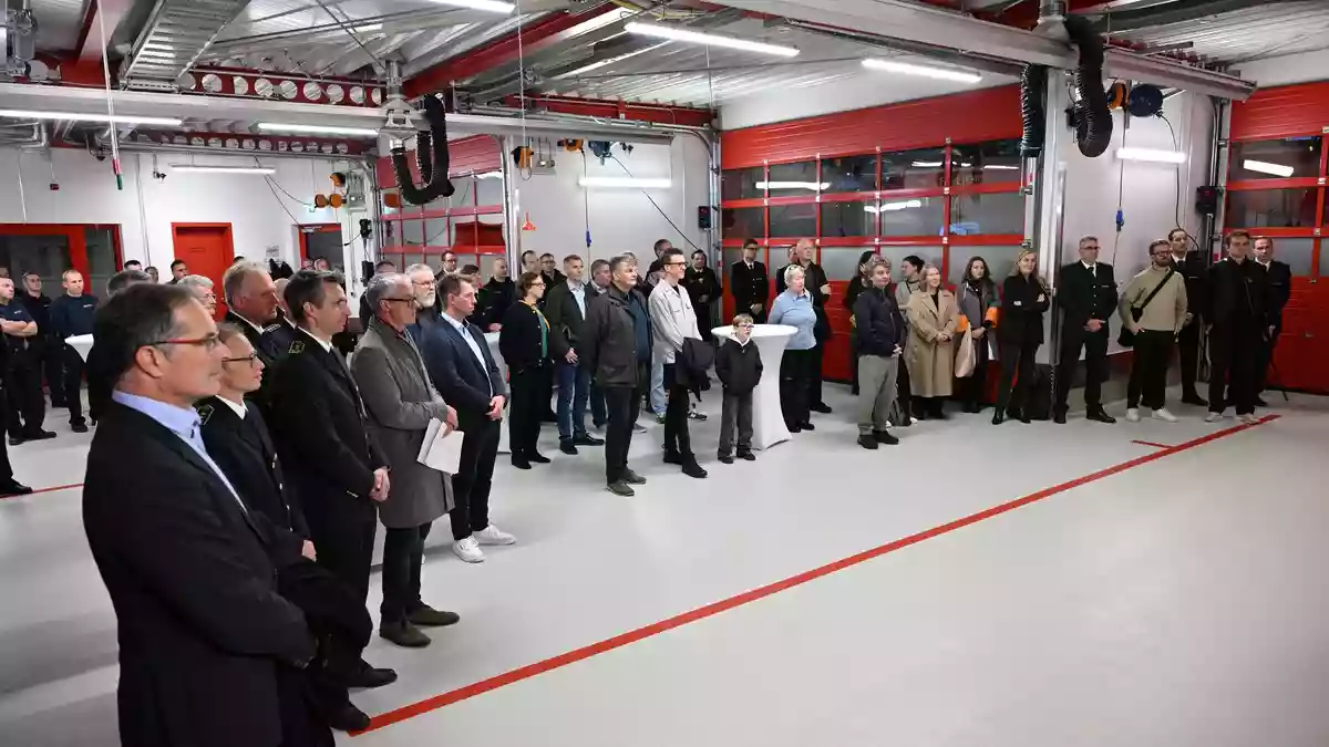 FW Stuttgart: Interimsfeuerwache 1 an der Tübinger Straße offiziell eingeweiht - Bild: presseportal.de
