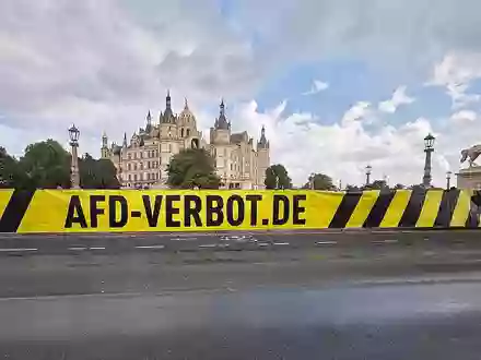 Demo für AfD-Verbot vor dem Landtag von Mecklenburg-Vorpommern (Archiv) - Foto: via dts Nachrichtenagentur