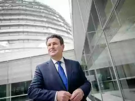 Hubertus Heil, heute einfacherer Abgeordneter im Bundestag, denkt über eine Kandidatur für den Vorsitz seiner Partei nach. (Archivbild)  - Foto: Kay Nietfeld/dpa