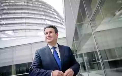 Hubertus Heil, heute einfacherer Abgeordneter im Bundestag, denkt über eine Kandidatur für den Vorsitz seiner Partei nach. (Archivbild)  - Foto: Kay Nietfeld/dpa