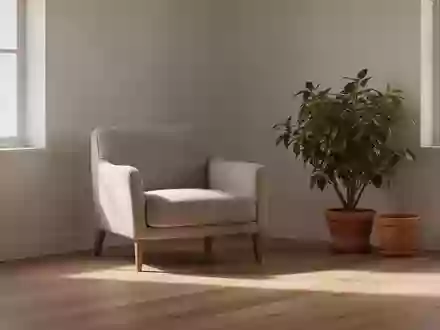 Ein ruhiger, minimalistischer Raum mit natürlichem Licht, einem Sessel und einer Pflanze, der eine Atmosphäre der Entspannung vermittelt. - Foto: über boerse-global.de