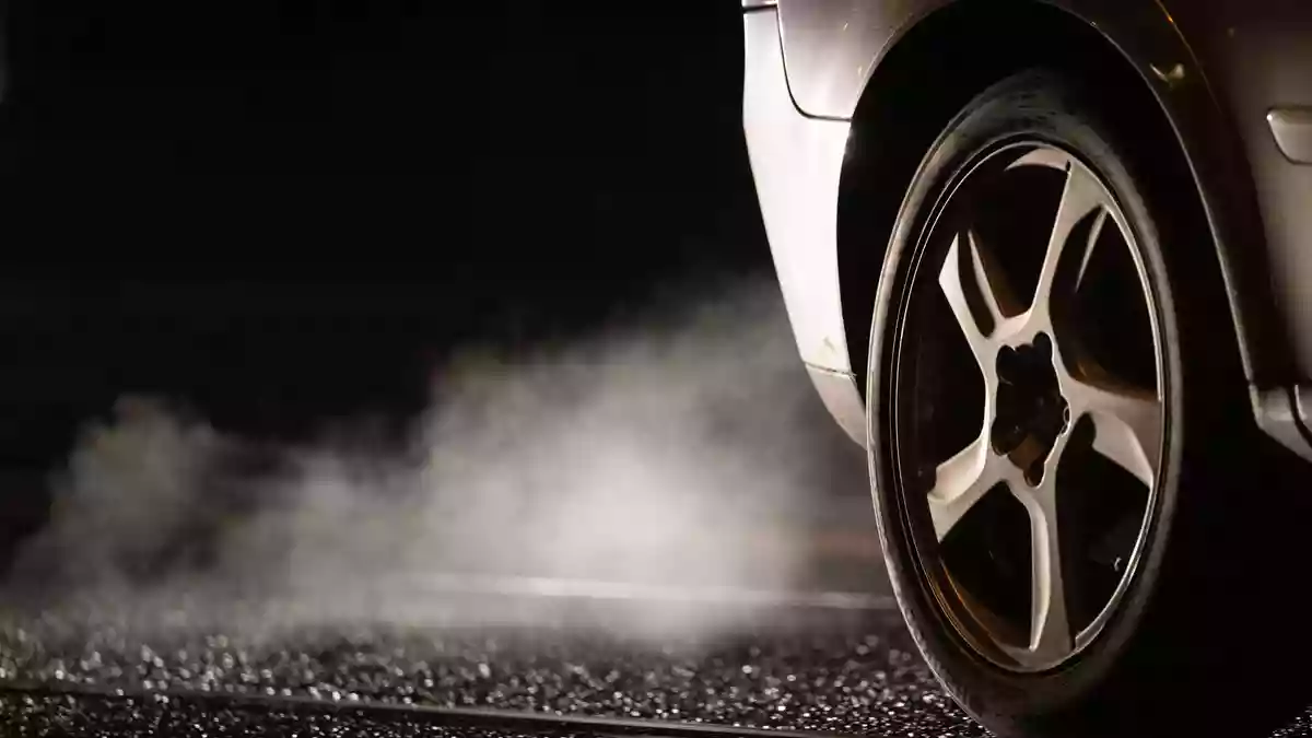 Ursprünglich war beschlossen worden: Neuwagen in der EU ab 2035 sollen im Betrieb kein klimaschädliches Kohlenstoffdioxid (CO2) mehr ausstoßen dürfen. Das soll sich ändern. (Symbolbild) - Bild: Sebastian Kahnert/dpa