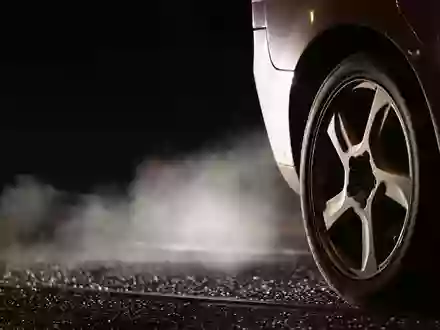 Ursprünglich war beschlossen worden: Neuwagen in der EU ab 2035 sollen im Betrieb kein klimaschädliches Kohlenstoffdioxid (CO2) mehr ausstoßen dürfen. Das soll sich ändern. (Symbolbild) - Foto: Sebastian Kahnert/dpa