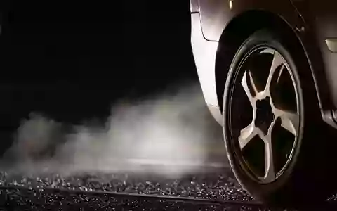 Ursprünglich war beschlossen worden: Neuwagen in der EU ab 2035 sollen im Betrieb kein klimaschädliches Kohlenstoffdioxid (CO2) mehr ausstoßen dürfen. Das soll sich ändern. (Symbolbild) - Foto: Sebastian Kahnert/dpa
