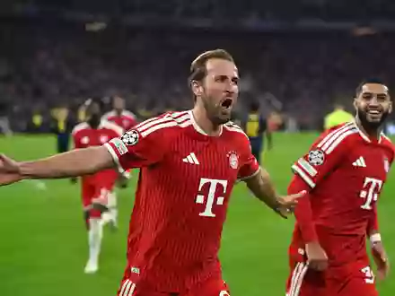 Harry Kane lässt den FC Bayern über das 2:1 jubeln - jubelt er am Montag über den Goldenen Ball? - Foto: Sven Hoppe/dpa
