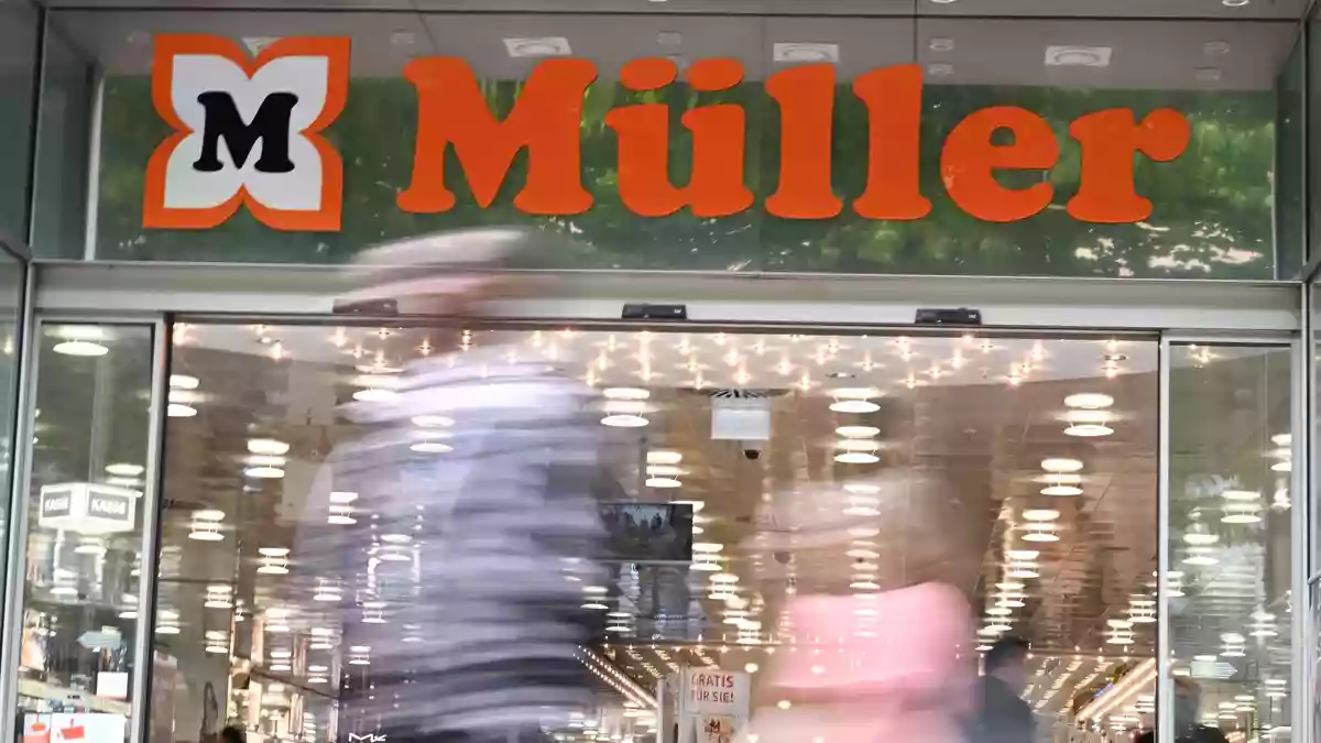 Drogeriemarktkette Müller beschäftigt rund 35.500 Menschen. (Archivbild) - Bild: Bernd Weißbrod/dpa