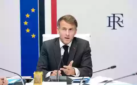 Präsident Emmanuel Macron möchte wieder Ruhe in Frankreich einkehren lassen. - Foto: Teresa Suarez/Pool AP/AP/dpa