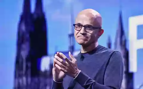 Der Vorstandsvorsitzende von Microsoft, Satya Nadella, wirbt um das Vertrauen europäischer Kunden. - Foto: Oliver Berg/dpa