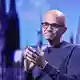 Der Vorstandsvorsitzende von Microsoft, Satya Nadella, wirbt um das Vertrauen europäischer Kunden. - Bild: Oliver Berg/dpa