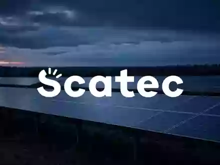 Moderne Solaranlage in der Dämmerung, die eine angespannte Marktstimmung im Bereich erneuerbare Energien symbolisiert. - Foto: über boerse-global.de