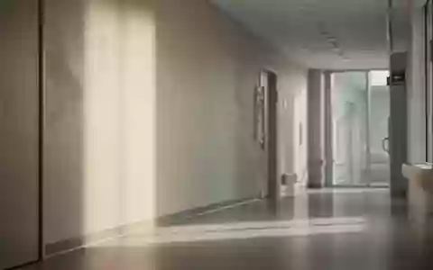 Ein heller, minimalistischer Krankenhausflur mit sanftem Lichteinfall, der eine ruhige und klinische Atmosphäre vermittelt. - Foto: über boerse-global.de