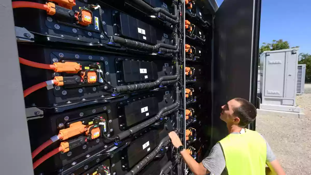 In Deutschland sind in diesem Jahr schon Hunderttausende Batteriespeicher in Betrieb gegangen. (Archivbild) - Bild: Hendrik Schmidt/dpa