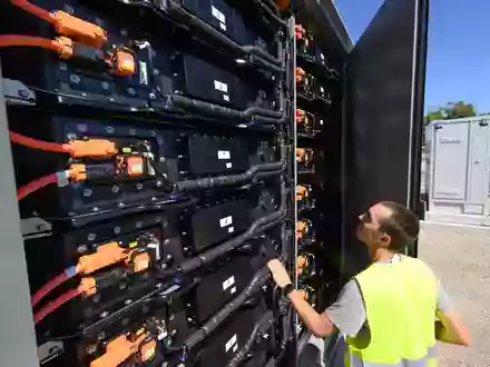 In Deutschland sind in diesem Jahr schon Hunderttausende Batteriespeicher in Betrieb gegangen. (Archivbild) - Foto: Hendrik Schmidt/dpa