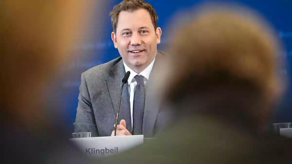 Klingbeil hat schlechte Nachrichten für die Union.  - Bild: Britta Pedersen/dpa