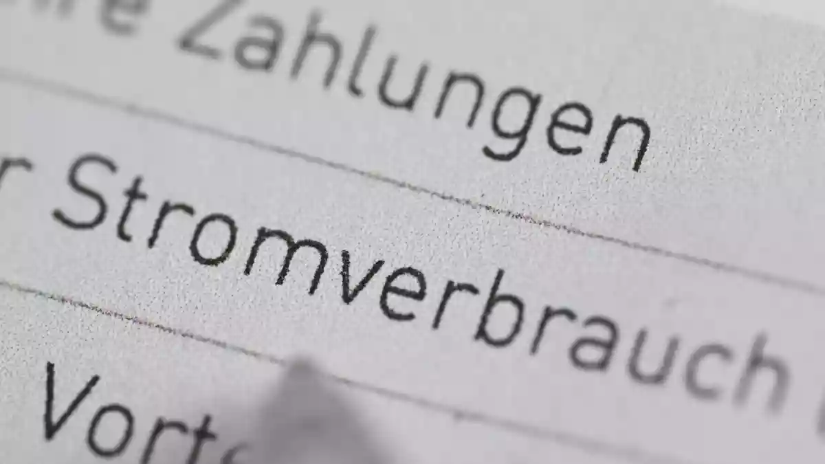 Für eine Senkung der Stromsteuer reichen die Mehreinnahmen nicht. (Illustration) - Bild: Bernd Weißbrod/dpa