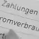 Für eine Senkung der Stromsteuer reichen die Mehreinnahmen nicht. (Illustration) - Bild: Bernd Weißbrod/dpa