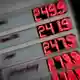 Der derzeit an den Tankstellen geltende Tankrabatt endet zum Jahresende.  - Bild: Christian Charisius/dpa