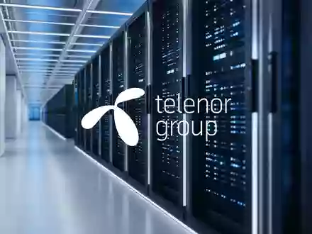 Modernes Rechenzentrum mit leuchtenden Server-Racks als Symbol fĂĽr kĂĽnstliche Intelligenz und digitale Infrastruktur. - Foto: ĂĽber boerse-global.de