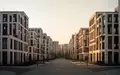 Moderne Wohnbebauung in einer deutschen Stadt bei Sonnenuntergang mit geometrischen Fassaden. - Foto: über boerse-global.de