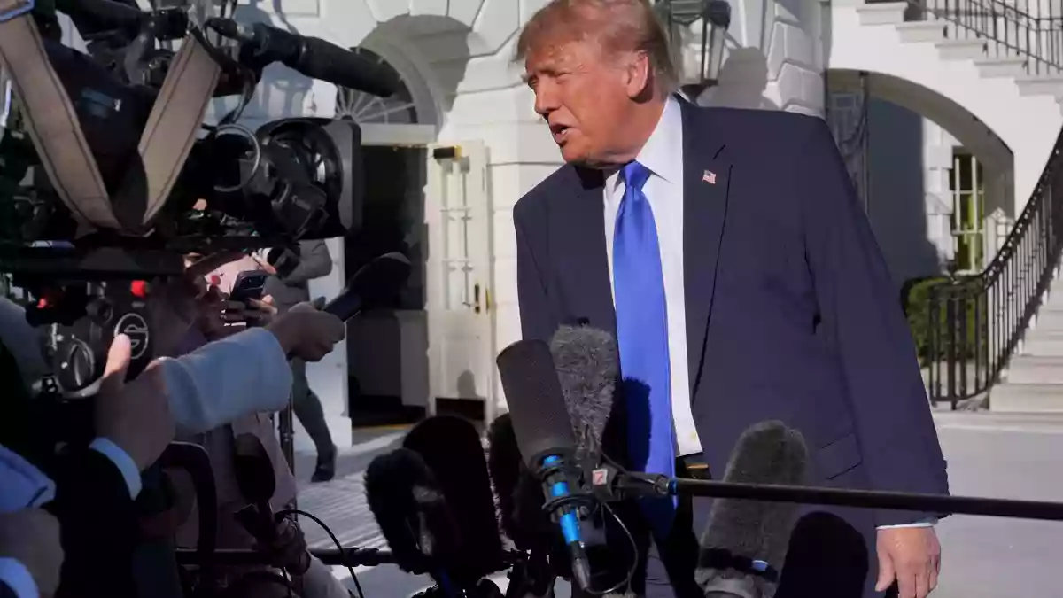 Trump behauptet, Musk habe die Starlink-Drosselung rückgängig gemacht. - Bild: J. Scott Applewhite/AP/dpa
