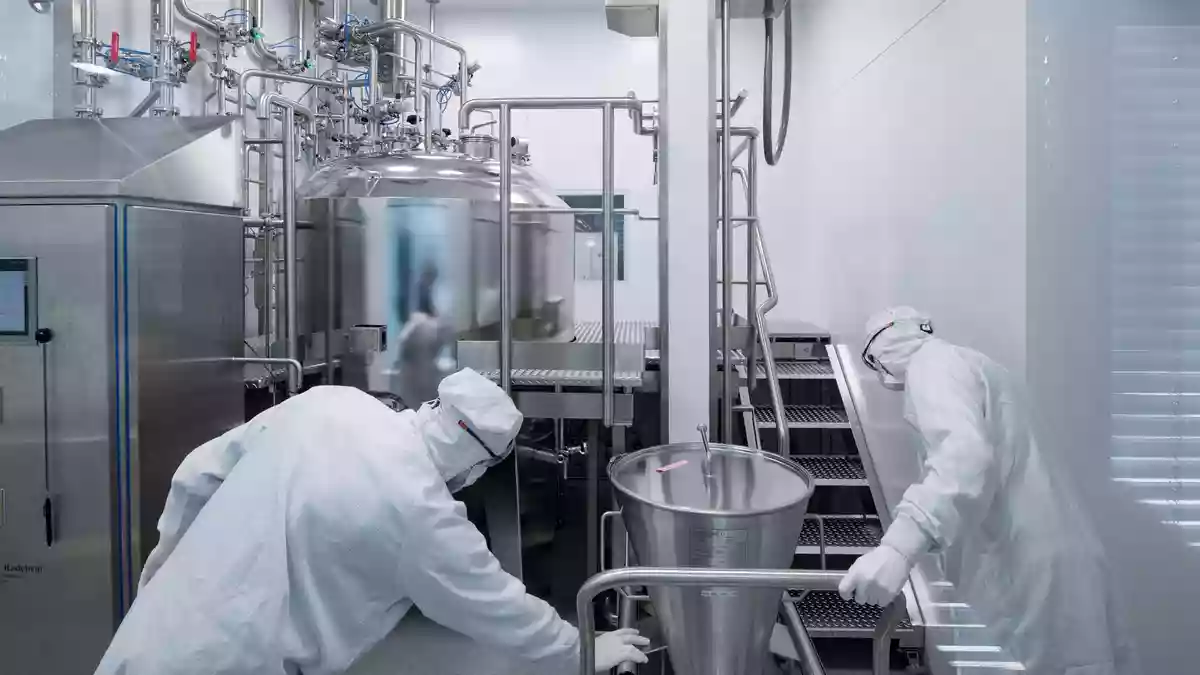 Pharmaproduktion: Der Handelsstreit mit Trump belastet Arzneihersteller. (Symbolbild) - Bild: Hendrik Schmidt/dpa-Zentralbild/dpa