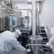 Pharmaproduktion: Der Handelsstreit mit Trump belastet Arzneihersteller. (Symbolbild) - Bild: Hendrik Schmidt/dpa-Zentralbild/dpa