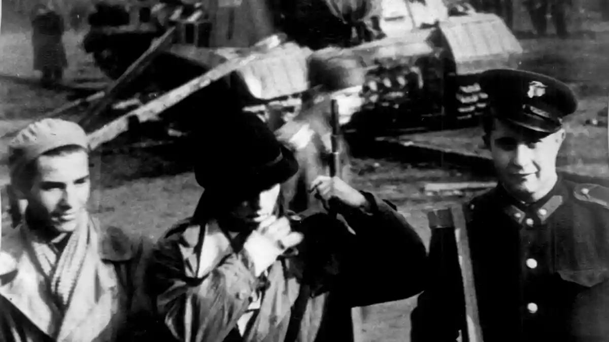 Am Ende waren die ungarischen Freiheitskämpfer der militärischen Übermacht der Sowjetunion unterlegen. (Archivbild) - Bild: dpa