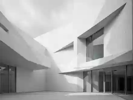Moderne, minimalistische Fassade eines Verwaltungsgebäudes mit geometrischen Schattenwürfen bei bewölktem Tageslicht. - Foto: über boerse-global.de