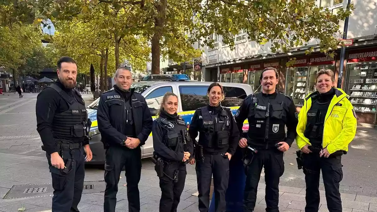 POL-OF: Präventionsaktion auf dem Aliceplatz: Polizei informierte über Sichtbarkeit im Straßenverkehr - Bild: presseportal.de