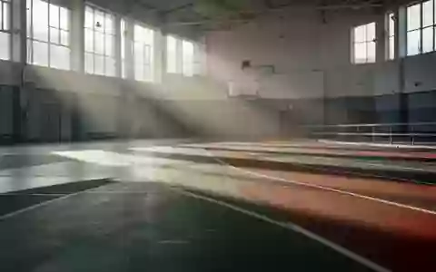 Eine leere, minimalistische Laufbahn in einer ruhigen Sporthalle mit einfallendem Morgenlicht. - Foto: über boerse-global.de