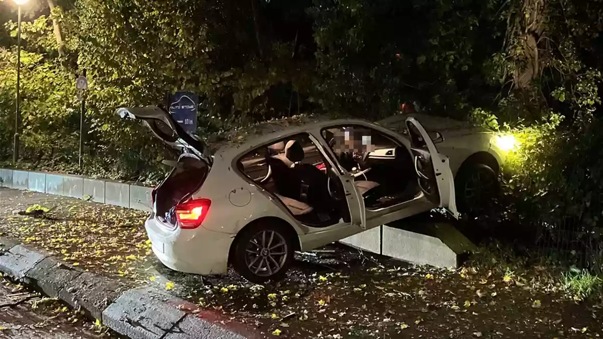 POL-HA: Fluchtversuch vor Polizei gescheitert: 32-jähriger Autofahrer verunfallt und wird leicht verletzt - Bild: presseportal.de