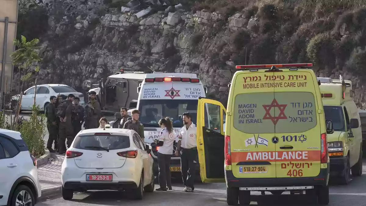 Nach einem Angriff im Westjordanland bereitet Israel eine mögliche Abriegelung des Palästinensergebietes vor. - Bild: Mahmoud Illean/AP/dpa
