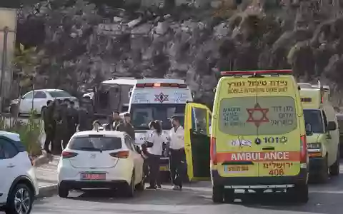 Nach einem Angriff im Westjordanland bereitet Israel eine mögliche Abriegelung des Palästinensergebietes vor. - Foto: Mahmoud Illean/AP/dpa