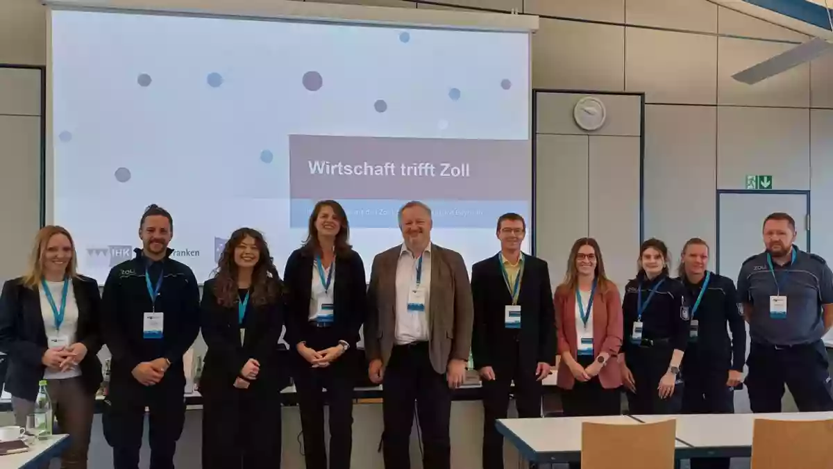 HZA-SW: Wirtschaft trifft Zoll - Mehr als 100 Wirtschaftsvertreter im Dialog mit dem Hauptzollamt Schweinfurt - Bild: presseportal.de