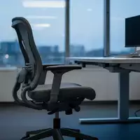 Symbolbild: ergonomischer Bürostuhl am Stehschreibtisch - Foto: über boerse-global.de