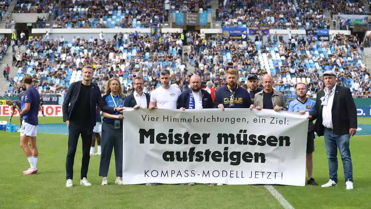 Der Deutsche Fußball-Bund favorisiert das sogenannte Kompass-Modell, mit dem eine Regionalliga-Reform bewältigt werden soll. (Archivbild) - Bild: Fabian Kleer/dpa