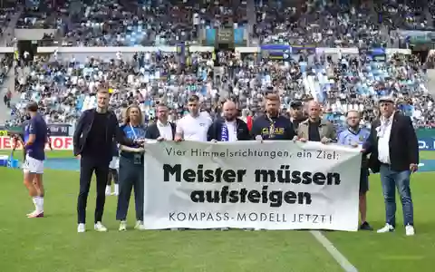 Der Deutsche Fußball-Bund favorisiert das sogenannte Kompass-Modell, mit dem eine Regionalliga-Reform bewältigt werden soll. (Archivbild) - Foto: Fabian Kleer/dpa