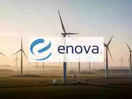 Moderne Windkraftanlage bei Sonnenaufgang als Symbol für wirtschaftliches Wachstum und Erneuerbare Energien. - Foto: über boerse-global.de
