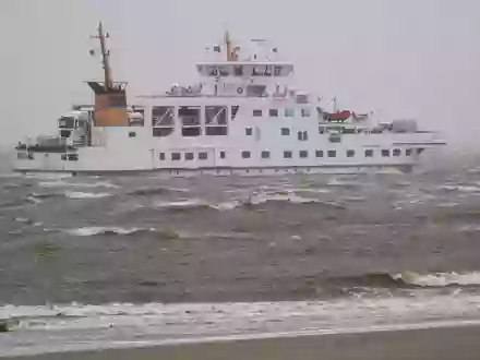 «Von Westen zieht bis Sonntag ein weiteres Sturmtief zum Nordteil der Nordsee.» - Foto: Volker Bartels/dpa