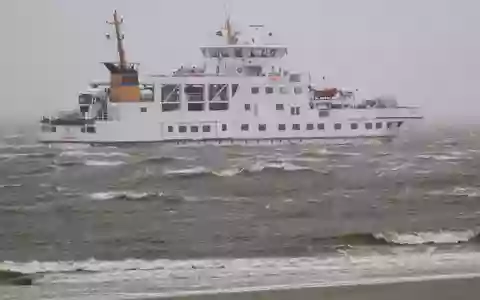 «Von Westen zieht bis Sonntag ein weiteres Sturmtief zum Nordteil der Nordsee.» - Foto: Volker Bartels/dpa