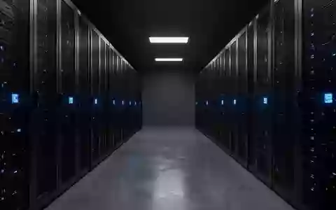Ein minimalistischer, dunkel beleuchteter Serverraum mit metallischen Schaltschränken und blauen Statusleuchten. - Foto: über boerse-global.de