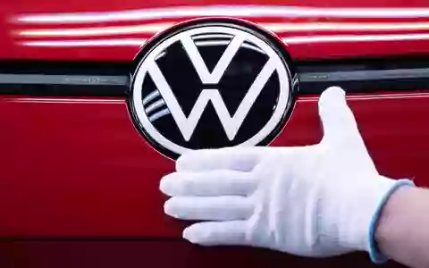 Die IG Metall droht der VW-Führung mit Arbeitskampf. (Archivbild) - Foto: Sebastian Kahnert/dpa